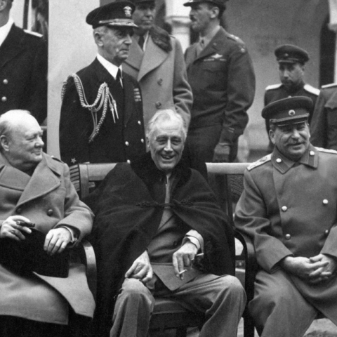 Ουίνστον Τσόρτσιλ, Φράνκλιν Ρούσβελτ και Τζόζεφ Στάλιν στη Διάσκεψη των Συμμαχικών ηγετών στη Γιάλτα