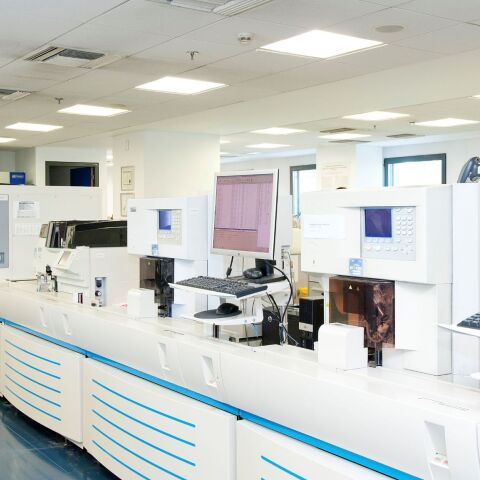 Μάρτιος, ο πιο σφοδρός μήνας του τρίτου κύματος της COVID-19 στην Ελλάδα