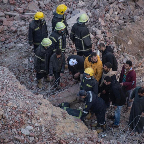 Αίγυπτος: Διασώστες αναζητούν επιζώντες στα ερείπια της πολυκατοικίας που κατέρρευσε στο Κάιρο