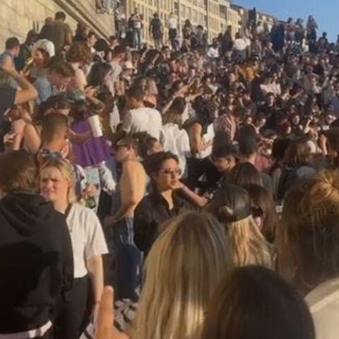 Γαλλία - Κορωνοϊός: Υπαίθριο κορωνοπάρτι στη Λυών