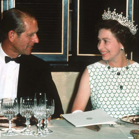 Η Βασίλισσα Ελισάβετ ΙΙ και ο Πρίγκιπας Φίλιππος σε εκδήλωση, 1970 ©GEtty Images/ Anwar Hussein