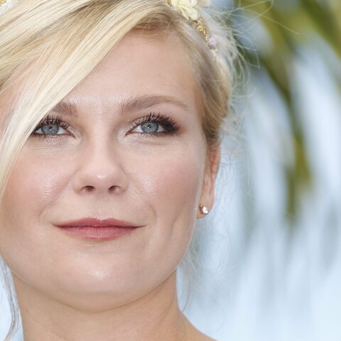 Η Κίρστεν Ντανστ ανακοίνωσε την εγκυμοσύνη της με γκλαμ τρόπο