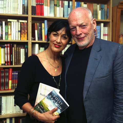 Ο David Gilmour με τη σύζυγό του Polly Samson σε παρουσίαση των βιβλίων της