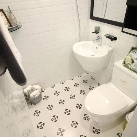 Μπάνιο (ΦΩΤΟ ΑΡΧΕΙΟΥ) - Δεν χρησιμοποιούμε κοινές πετσέτες, οδοντόπαστες κ.λπ όταν στο σπίτι υπάρχει άτομο με θετικό self test στον κορωνοϊό