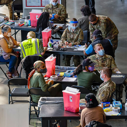 Κορωνοϊός στις ΗΠΑ: Εμβολιασμοί για την Covid-19 σε εμβολιαστικό κέντρο στην Ατλάντα