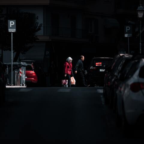 Πεζοί σε δρόμο