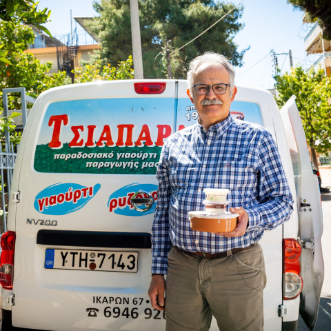 Γιαούρτι από τους τελευταίους πλανόδιους «γιαουρτάδες» της Αθήνας