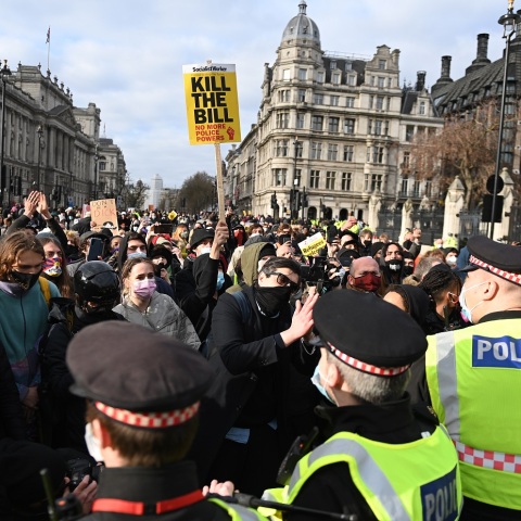 Διαδηλωτές και αστυνομικοί στο Λονδίνο