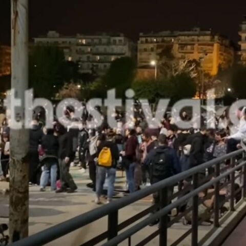 Θεσσαλονίκη: 1.000 άτομα σε υπαίθριο πάρτι στην πλατεία Χημείου του ΑΠΘ