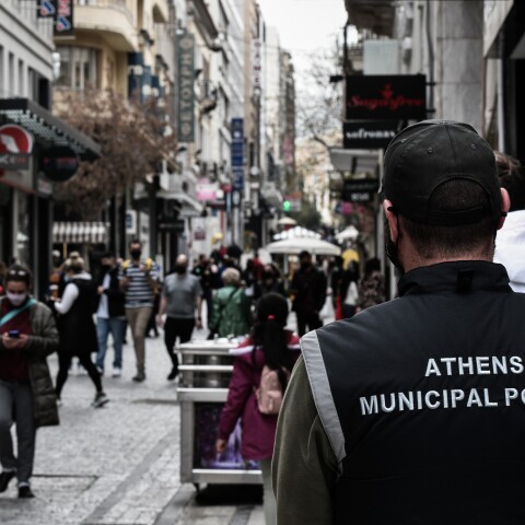  Στιγμιότυπο από την επαναλειτουργία του λιανεμπορίου