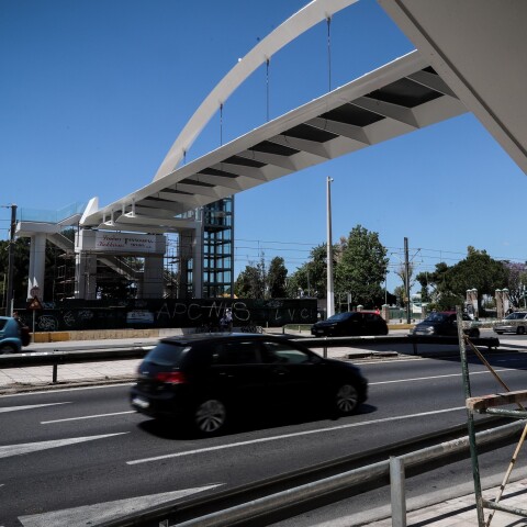 Πεζογέφυρα στην Ποσειδώνος