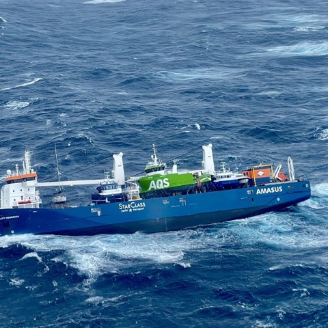 Φορτηγό πλοίο στη θάλασσα της Νορβηγίας