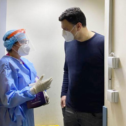 Νοσοκομείο «Ευαγγελισμός»: Ο Βασίλης Κικίλιας πήγε στην εφημερία και έστειλε μήνυμα με αφορμή την αυριανή Παγκόσμια Ημέρα Υγείας