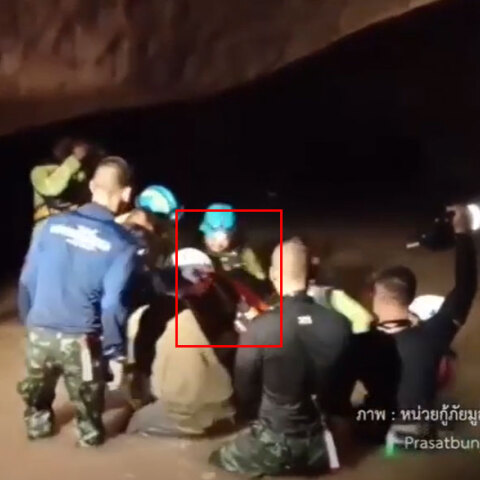 Δύτες έχουν μόλις φέρει στην επιφάνεια έναν Βουδιστή μοναχό, ο οποίος παγιδεύτηκε σε πλημμυρισμένο σπήλαιο για 4 ημέρες