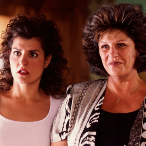 Η Νία Βαρντάλος και η Λέινι Καζάν στην ταινία «Γάμος αλά Ελληνικά» από το 2002