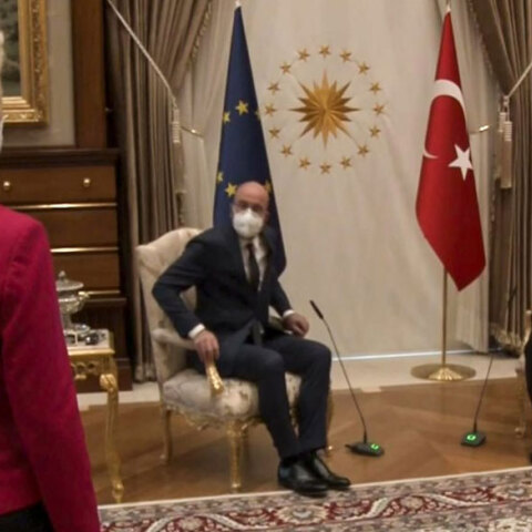 #SofaGate: Η Ούρσουλα Φον ντερ Λάιεν, πρόεδρος της Κομισιόν, έμεινε χωρίς καρέκλα στο Προεδρικό Μέγαρο στην Άγκυρα