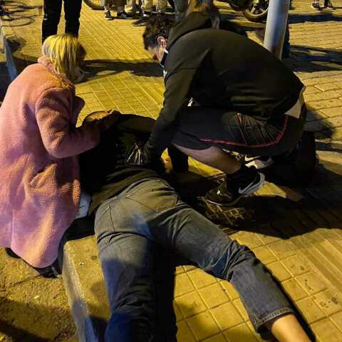 O Βασίλης Κικίλιας βοήθησε δύο θύματα τροχαίου στο Γκάζι 