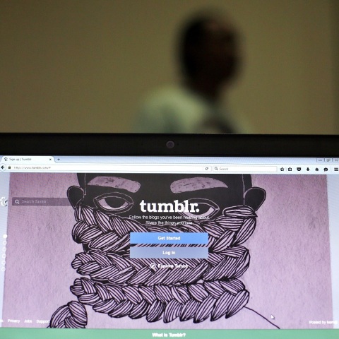 Υπολογιστής που δείχνει σελίδα του ιστότοπου tumblr