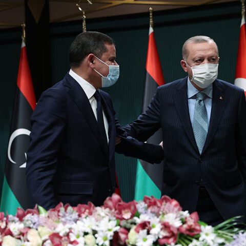 Ο Ρετζέπ Ταγίπ Ερντογάν με τον Λίβυο πρωθυπουργό στην Άγκυρα