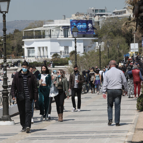 ΠΑΡΑΛΙΑ ΦΛΟΙΣΒΟΥ ΒΟΛΤΑ ΣΤΟ ΠΑΡΑΛΙΑΚΟ ΜΕΤΩΠΟ ΤΗΣ ΑΘΗΝΑΣ