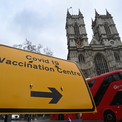 Εμβολιαστικό κέντρο στη Βρετανία
