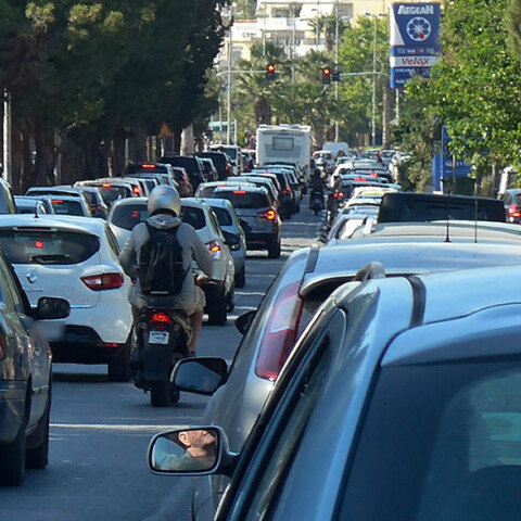 Μποτιλιάρισμα στην Παραλιακή - Η Περιφέρεια Αττικής πραγματοποιεί έργα οδοποιίας (ΦΩΤΟ ΑΡΧΕΙΟΥ)