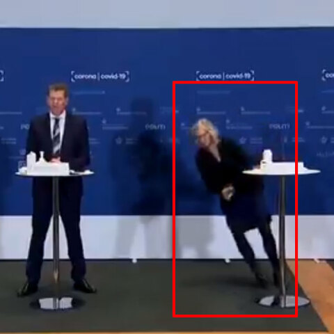 Δανία: Η Τάνια Έρικσεν, επικεφαλής του ΕΟΦ, λιποθυμά on air στη live συνέντευξη Τύπου για το εμβόλιο της AstraZeneca