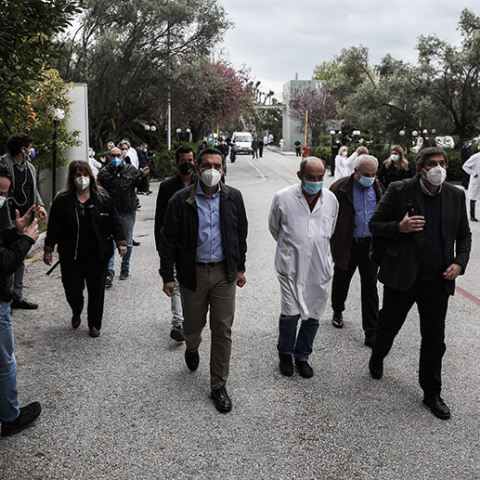  ΕΠΙΣΚΕΨΗ ΤΟΥ ΠΡΟΕΔΡΟΥ ΤΟΥ ΣΥΡΙΖΑ ΑΛ. ΤΣΙΠΡΑ ΣΤΟ ΣΙΣΜΑΝΟΓΛΕΙΟ ΝΟΣΟΚΟΜΕΙΟ 