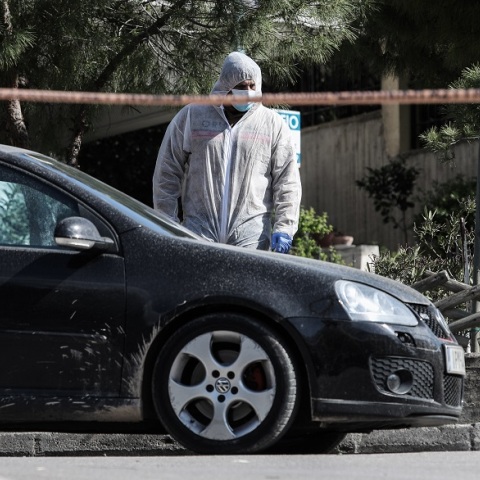 Δολοφονία έξω από το σπίτι του, του δημοσιογράφου Γιώργου Καραϊβάζ