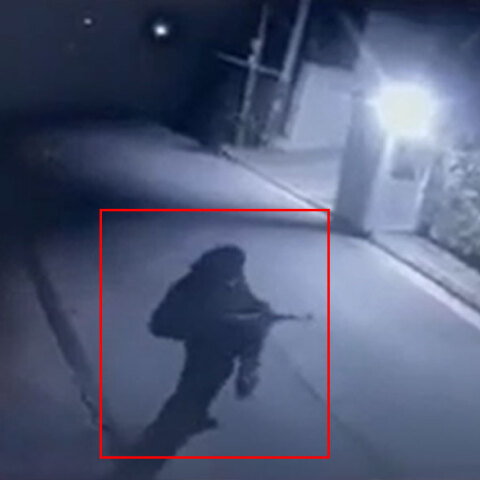 Μένιος Φουρθιώτης: Ένοπλος ανοίγει πυρ έξω από το σπίτι του παρουσιαστή