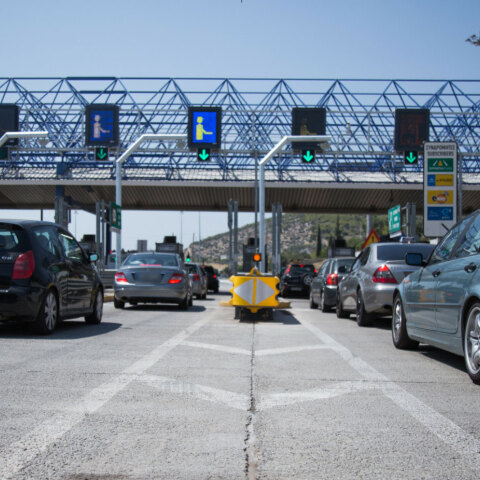 Αυξημένη κίνηση στα διόδια (ΦΩΤΟ ΑΡΧΕΙΟΥ) - Δισταγμοί των ειδικών για το αν θα επιτραπεί τελικά το «Πάσχα στο χωριό»