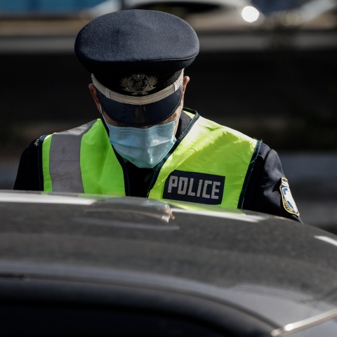 Επίθεση από άτομα που πυρπολούσαν κάδους και προκάλεσαν φθορές σε επτά αυτοκίνητα, δέχτηκαν αστυνομικοί της ομάδας ΔΡΑΣΗ τα ξημερώματα της Κυριακής στην Κυψέλη