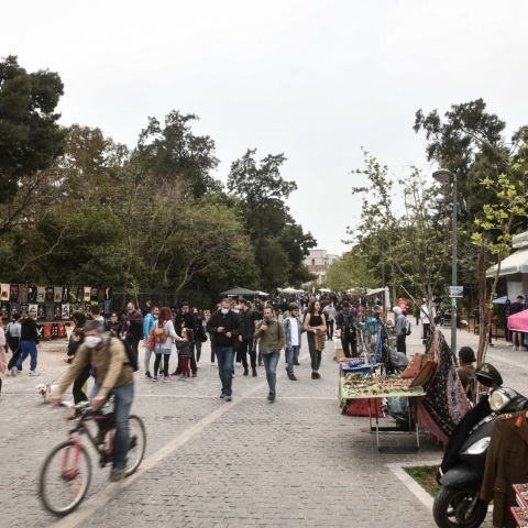 Ο ΕΟΔΥ ανακοίνωσε 1.829 νέα κρούσματα κορωνοϊού σήμερα Κυριακή 18 Απριλίου 2021, ενώ οι νεκροί από Covid-19 το τελευταίο 24ωρο έφθασαν τους 65.