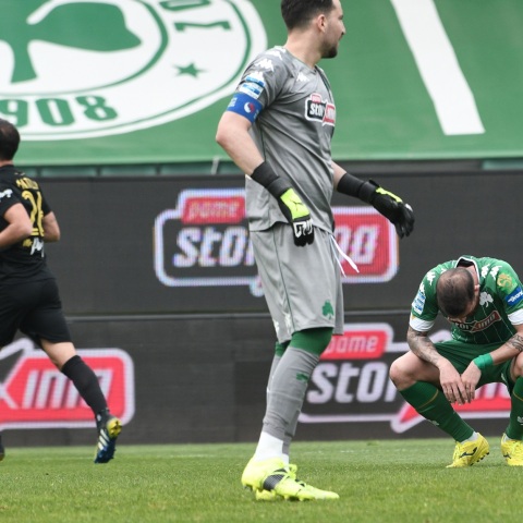 Super League: O Άρης πήρε σπουδαίο διπλό Ευρώπης μέσα στη Λεωφόρο από τον Παναθηναϊκό, κερδίζοντας 2-1 με ανατροπή. Άλλαξε τα δεδομένα η αποβολή του Μαουρίτσιο