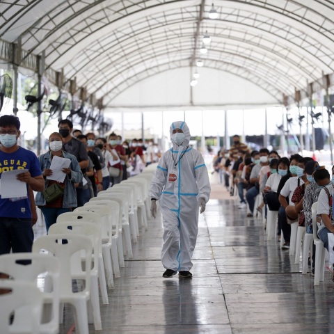 Κορωνοϊός: Ανησυχητική αύξηση καταγράφουν οι νέες λοιμώξεις, αναφέρει ο επικεφαλής του Παγκόσμιου Οργανισμού Υγείας – Ποια η πορεία των εμβολιασμών