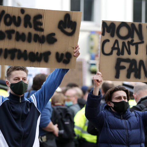 European Super League: Οπαδοί της Τσέλσι διαδηλώνουν για το σχεδιαζόμενο «σχίσμα» στο ευρωπαϊκό ποδόσφαιρο