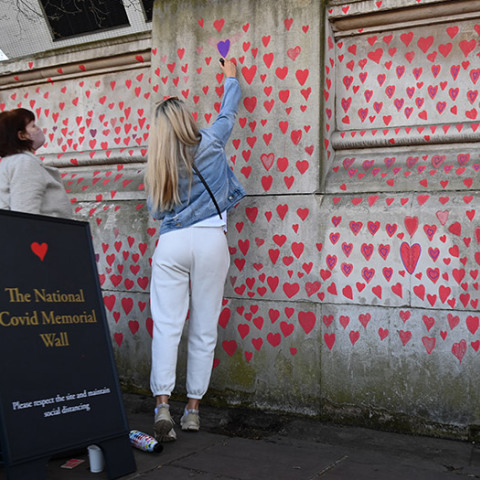 «National Covid Memorial Wall» - Κορωνοϊός: Mνημείο στο Λονδίνο για τα θύματα της πανδημίας 