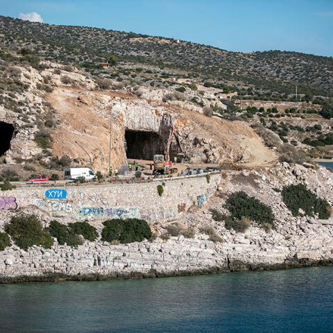 Οι «Τρύπες Καραμανλή» στην Παραλιακή - Ξανά στην κυκλοφορία και τα δύο ρεύματα το Σάββατο (24/4)