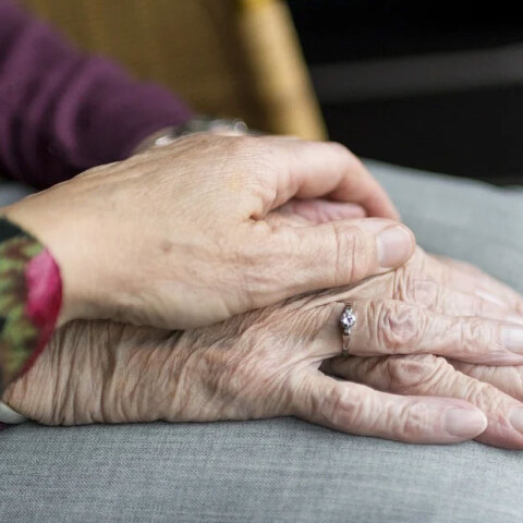 Ηλικιωμένοι (ΦΩΤΟ ΑΡΧΕΙΟΥ) - Έρευνα για γηροκομείο στα Χανιά και τους 68 θανάτους σε 12 μήνες