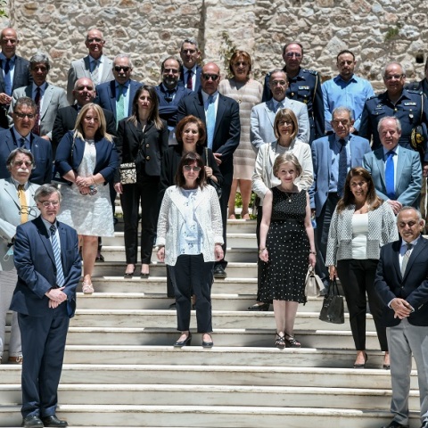 Λοιμωξιολόγοι - Εθνική Επιτροπή Υγείας για την καταπολέμηση του κορωνοϊού