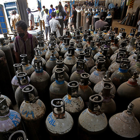 Κορωνοϊός - COVID-19 - Ινδία - Φιάλες οξυγόνου