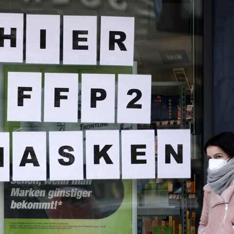 Άνθρωπος με μάσκα στη Γερμανία 