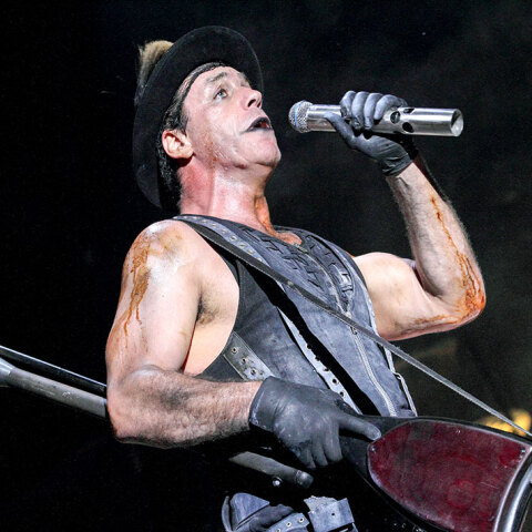 Ο τραγουδιστής των Rammstein, Till Lindemann, στη συναυλία τους στην Αθήνα το 2010