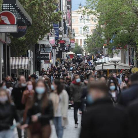 ΜΕΓΑΛΗ ΚΙΝΗΣΗ ΚΟΣΜΟΥ ΣΤΗΝ ΟΔΟ ΕΡΜΟΥ