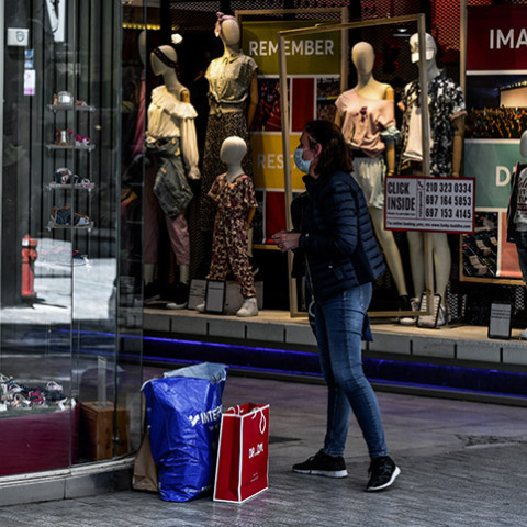 ΣΤΙΓΜΙΟΤΥΠΑ ΑΠΟ ΤΗΝ ΑΓΟΡΑΣΤΙΚΗ ΚΙΝΗΣΗ ΚΑΤΑ ΤΗΝ ΕΝΑΡΞΗ ΤΟΥ ΝΕΟΥ ΩΡΑΡΙΟΥ ΤΩΝ ΚΑΤΑΣΤΗΜΑΤΩΝ ΓΙΑ ΤΗΝ Μ.ΕΒΔΟΜΑΔΑ-ΕΡΜΟΥ