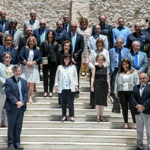 ΣΥΝΑΝΤΗΣΗ ΤΗΣ ΠτΔ ΑΙΚΑΤΕΡΙΝΗΣ ΣΑΚΕΛΛΑΡΟΠΟΥΛΟΥ ΜΕ ΤΗΝ ΕΘΝΙΚΗ ΕΠΙΤΡΟΠΗ ΥΓΕΙΑΣ ΓΙΑ ΤΗΝ ΚΑΤΑΠΟΛΕΜΙΣΗ ΤΟΥ COVID-19