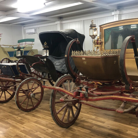 Τατόϊ: Οι βασιλικές άμαξες μεταφέρθηκαν σε νέο χώρο αποθήκευσης