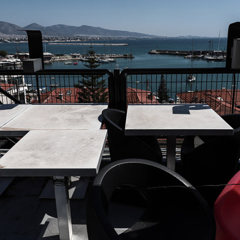 ΚΛΕΙΣΤΑ ΚΑΤΑΣΤΗΜΑΤΑ ΕΣΤΙΑΣΗΣ ΣΤΟ ΜΙΚΡΟΛΙΜΑΝΟ