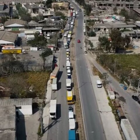 Φορτηγά στην Αγίας Άννης