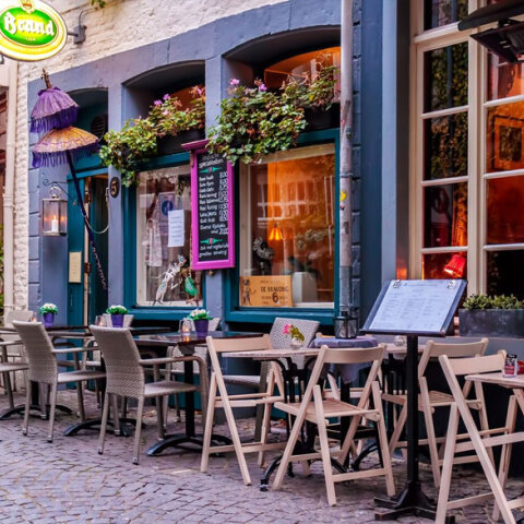 Ολλανδία - Κορωνοϊός: Καφέ και εστιατόρια άνοιξαν και πάλι μετά από 6 μήνες